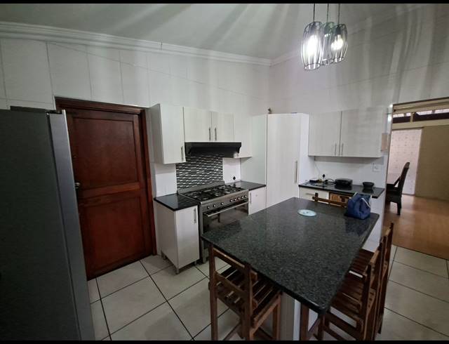 3 BEDROOM FREEHOLD FOR SALE IN LOMBARDY EAST